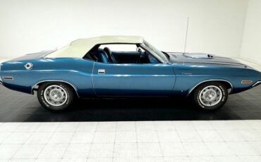 Dodge-Challenger-1970-Bright-Blue-Metallic-Blue-14