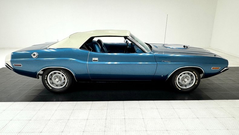 Dodge-Challenger-1970-Bright-Blue-Metallic-Blue-14