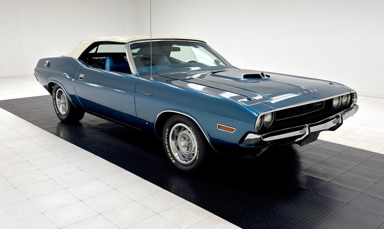 Dodge-Challenger-1970-Bright-Blue-Metallic-Blue-15
