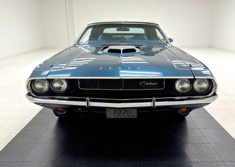 Dodge-Challenger-1970-Bright-Blue-Metallic-Blue-16