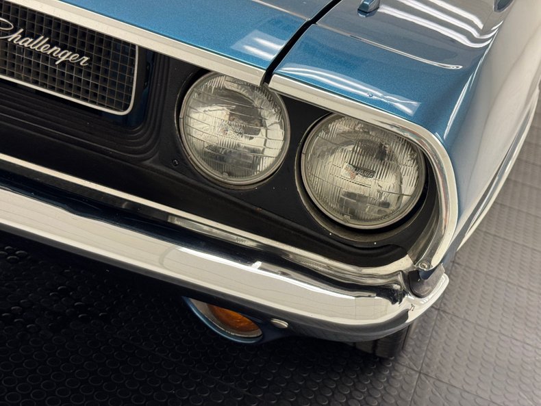 Dodge-Challenger-1970-Bright-Blue-Metallic-Blue-18