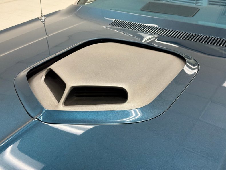 Dodge-Challenger-1970-Bright-Blue-Metallic-Blue-19