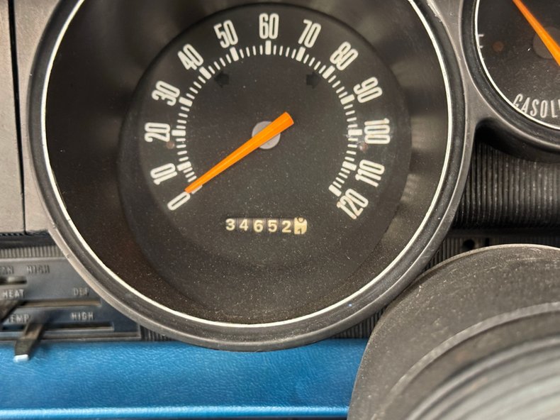 Dodge-Challenger-1970-Bright-Blue-Metallic-Blue-2