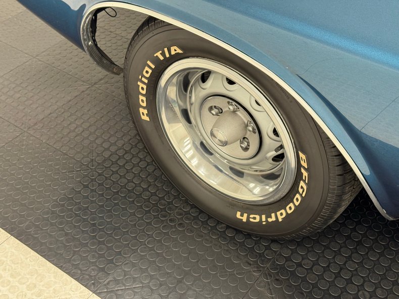 Dodge-Challenger-1970-Bright-Blue-Metallic-Blue-20