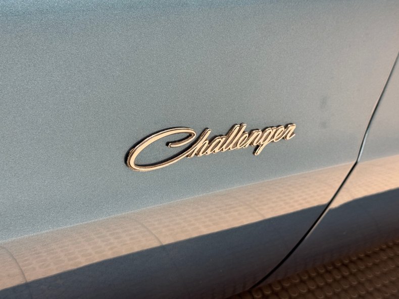 Dodge-Challenger-1970-Bright-Blue-Metallic-Blue-21