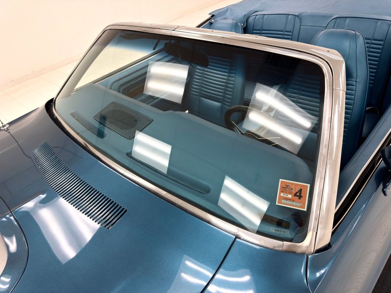 Dodge-Challenger-1970-Bright-Blue-Metallic-Blue-22