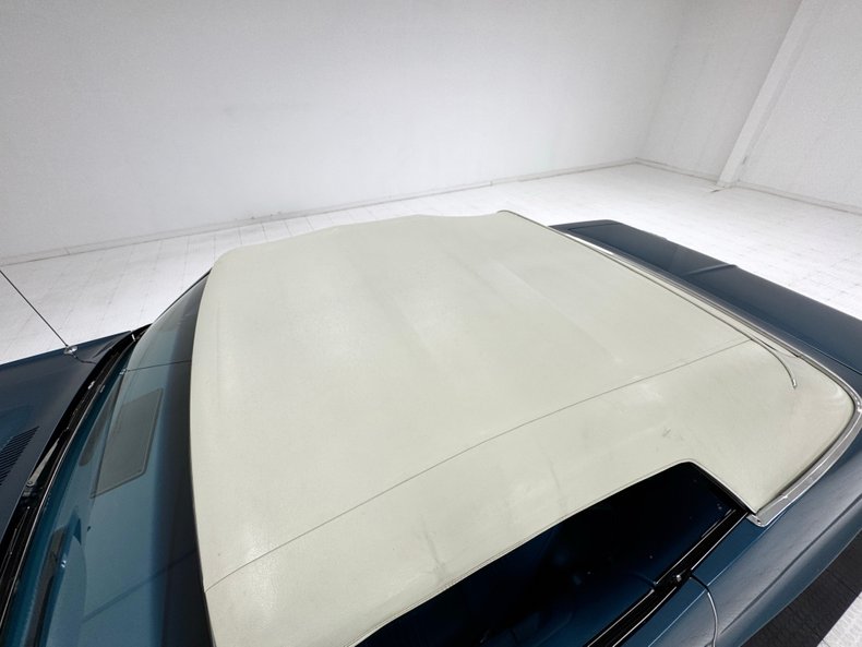 Dodge-Challenger-1970-Bright-Blue-Metallic-Blue-23