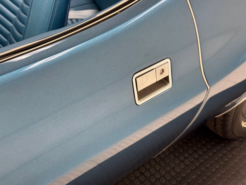 Dodge-Challenger-1970-Bright-Blue-Metallic-Blue-24