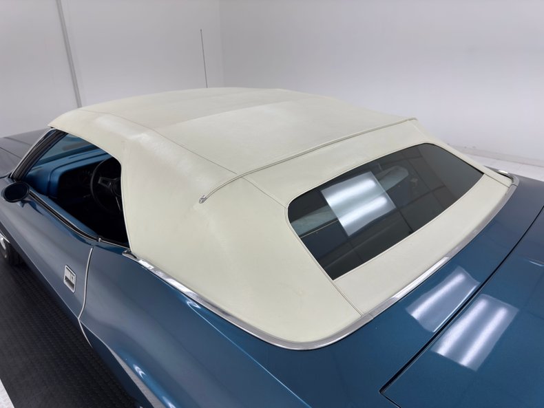 Dodge-Challenger-1970-Bright-Blue-Metallic-Blue-25