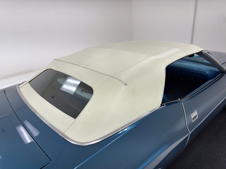 Dodge-Challenger-1970-Bright-Blue-Metallic-Blue-26