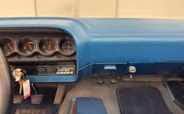 Dodge-Challenger-1970-Bright-Blue-Metallic-Blue-3