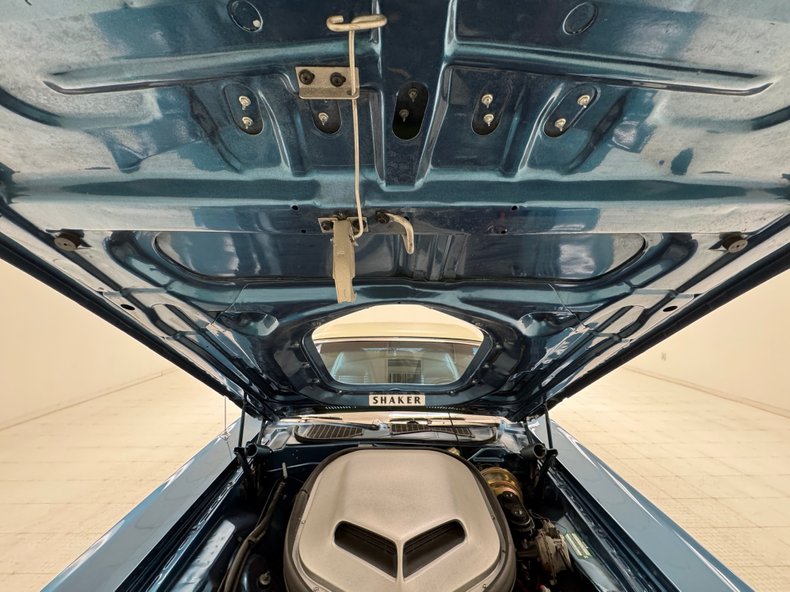 Dodge-Challenger-1970-Bright-Blue-Metallic-Blue-30