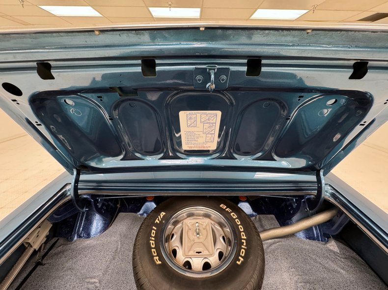 Dodge-Challenger-1970-Bright-Blue-Metallic-Blue-34