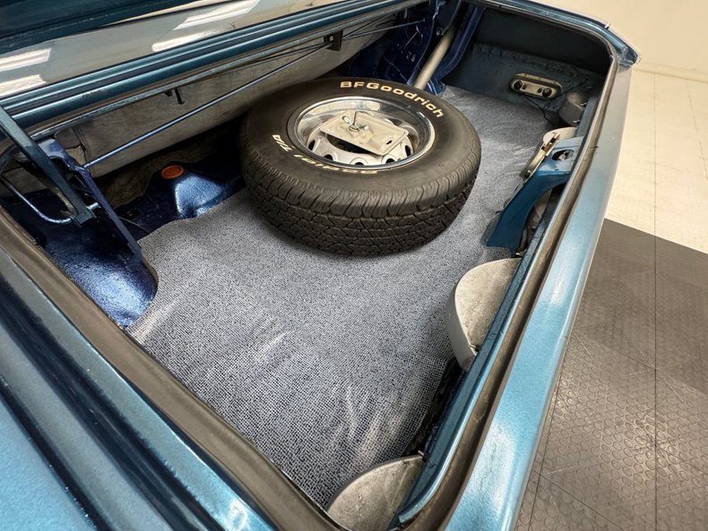 Dodge-Challenger-1970-Bright-Blue-Metallic-Blue-35