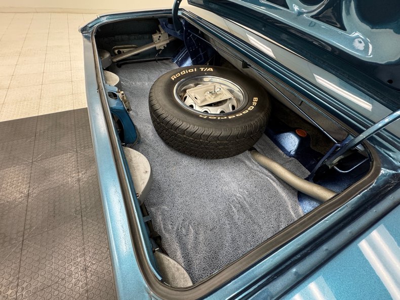 Dodge-Challenger-1970-Bright-Blue-Metallic-Blue-37
