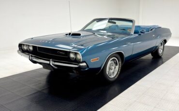 Dodge-Challenger-1970-Bright-Blue-Metallic-Blue