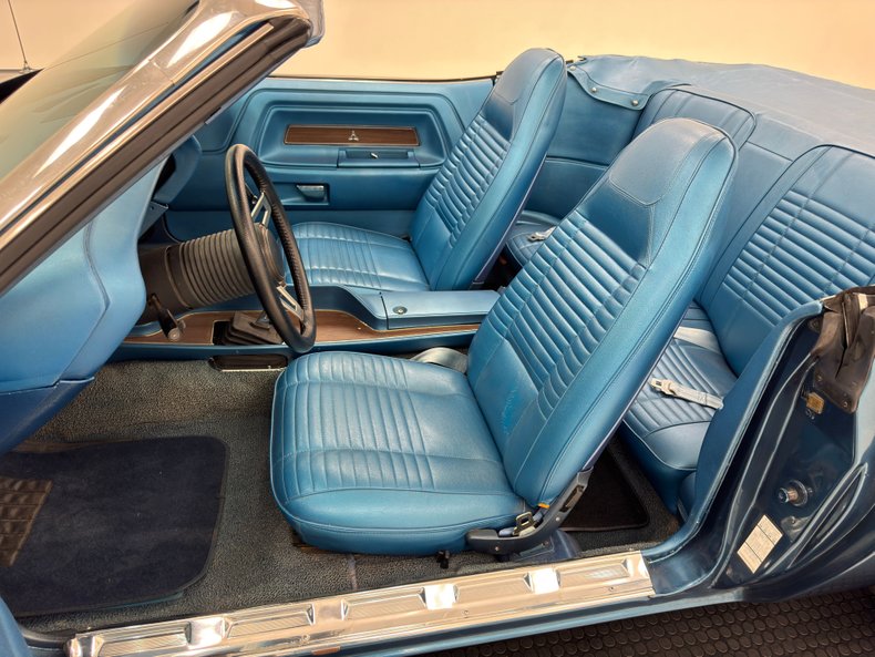 Dodge-Challenger-1970-Bright-Blue-Metallic-Blue-40