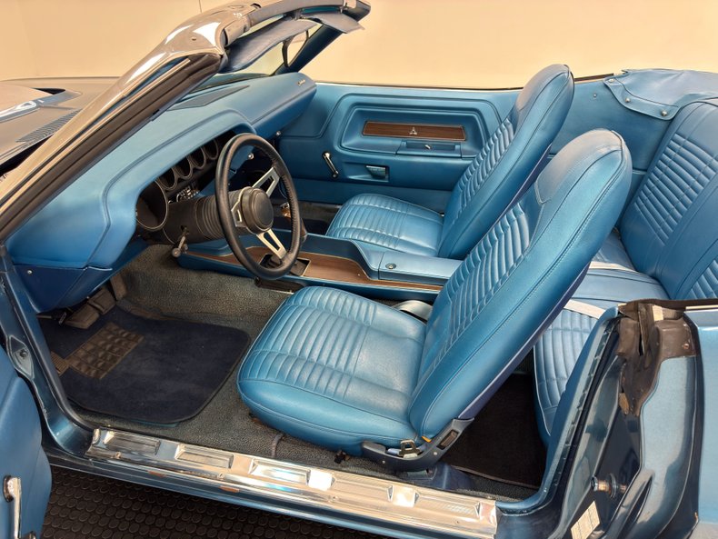 Dodge-Challenger-1970-Bright-Blue-Metallic-Blue-41