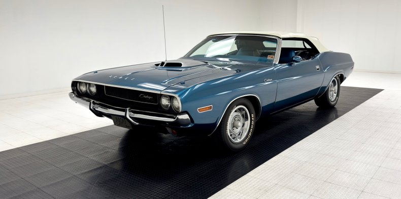 Dodge-Challenger-1970-Bright-Blue-Metallic-Blue-44