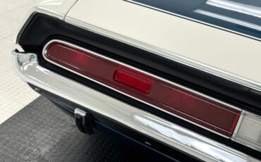 Dodge-Challenger-1970-Bright-Blue-Metallic-Blue-45
