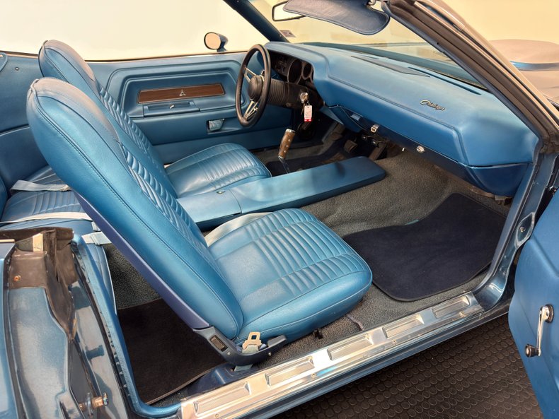 Dodge-Challenger-1970-Bright-Blue-Metallic-Blue-46