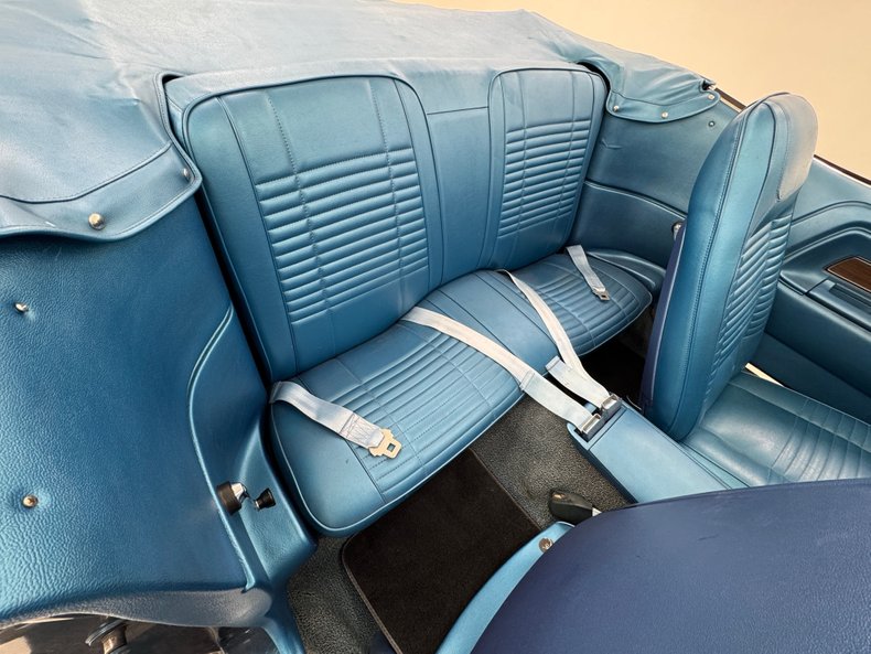 Dodge-Challenger-1970-Bright-Blue-Metallic-Blue-47