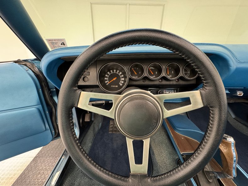 Dodge-Challenger-1970-Bright-Blue-Metallic-Blue-48