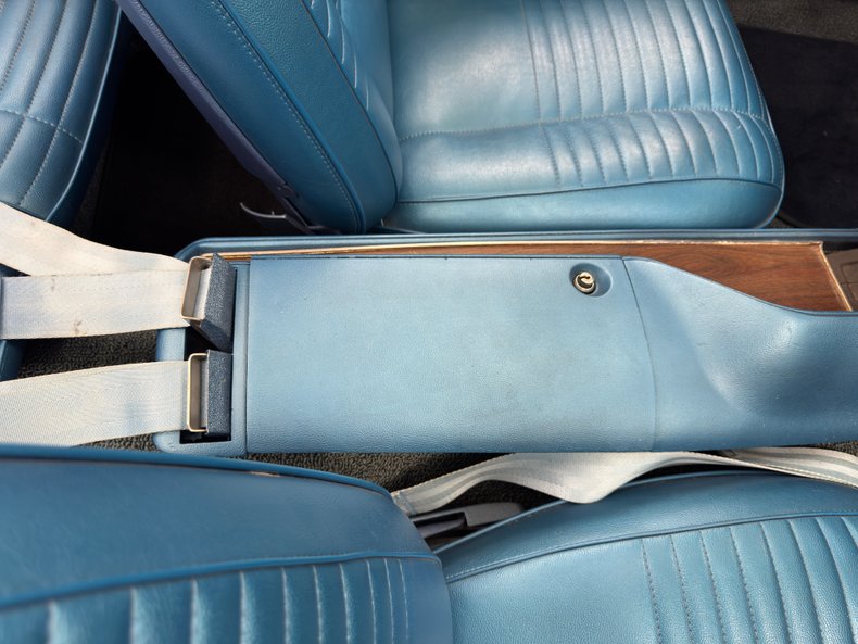 Dodge-Challenger-1970-Bright-Blue-Metallic-Blue-6