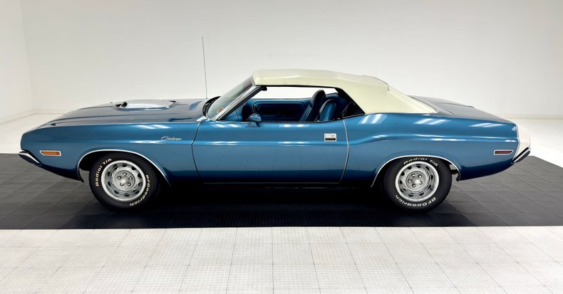 Dodge-Challenger-1970-Bright-Blue-Metallic-Blue-8