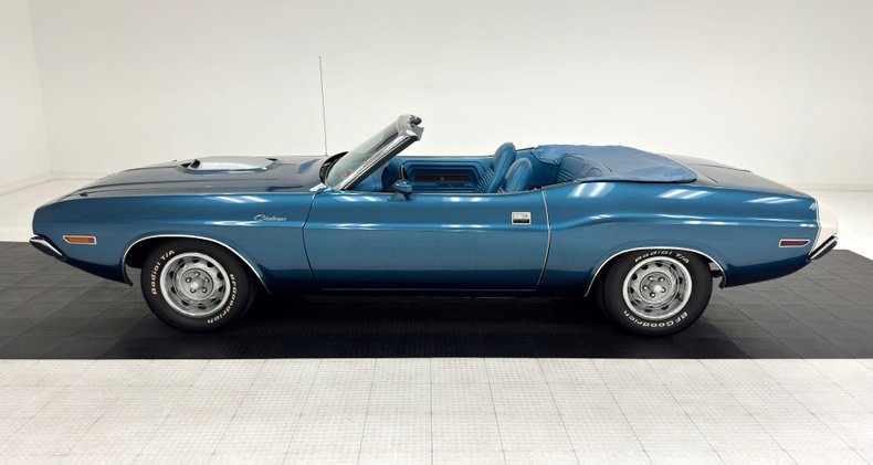 Dodge-Challenger-1970-Bright-Blue-Metallic-Blue-9