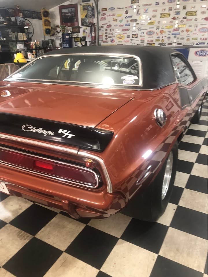 Dodge-Challenger-1970-Coupe-12