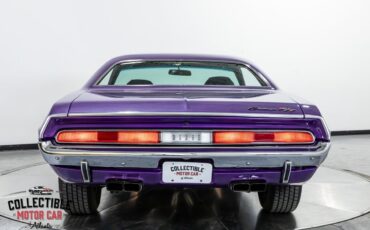 Dodge-Challenger-1970-Coupe-21