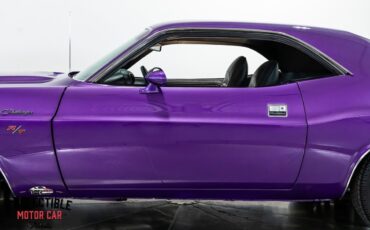 Dodge-Challenger-1970-Coupe-33