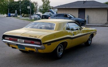 Dodge-Challenger-1970-High-Impact-Yellow-Saddle-Tan-1