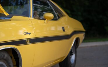 Dodge-Challenger-1970-High-Impact-Yellow-Saddle-Tan-11