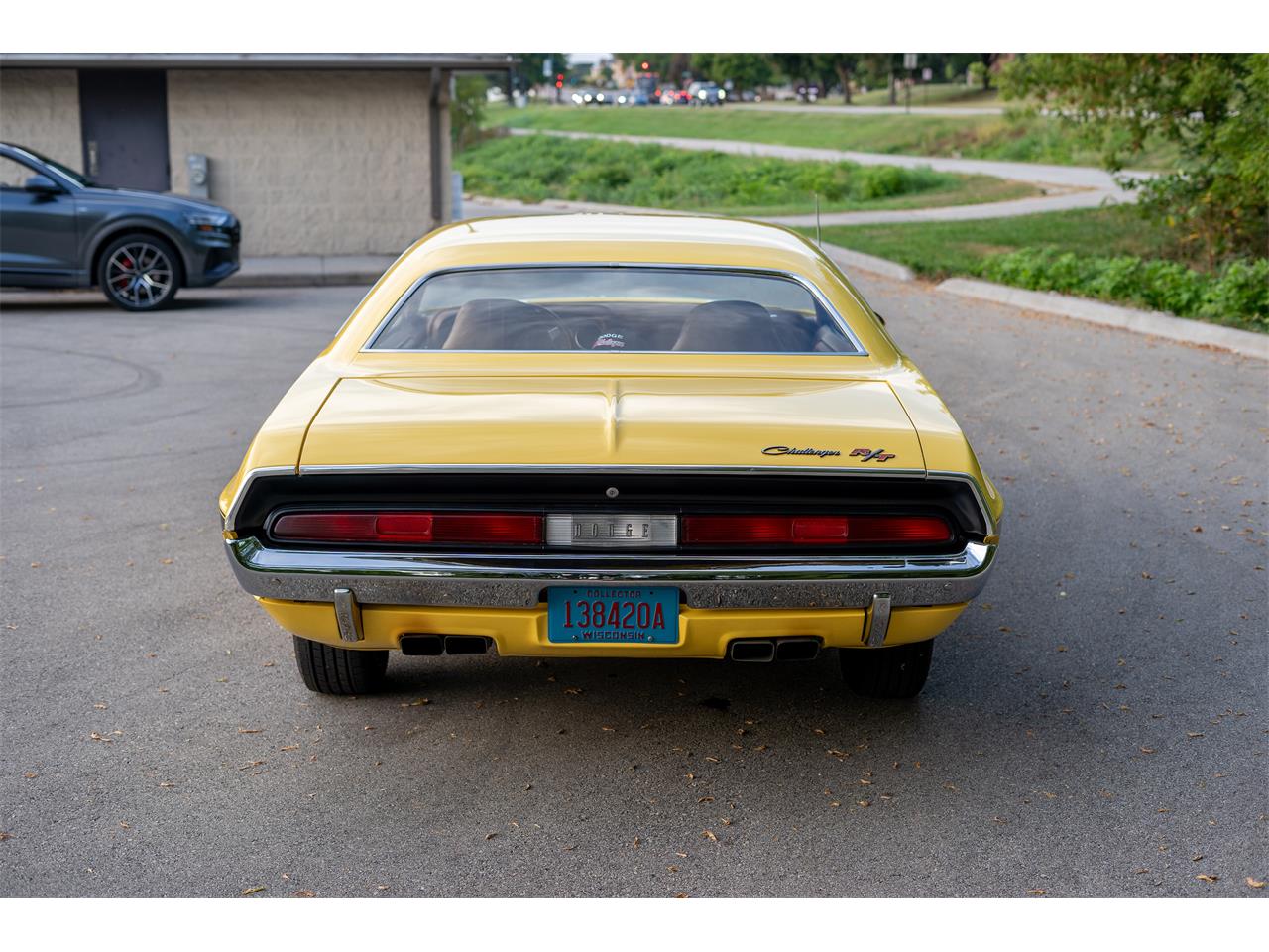 Dodge-Challenger-1970-High-Impact-Yellow-Saddle-Tan-12