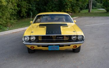 Dodge-Challenger-1970-High-Impact-Yellow-Saddle-Tan-13