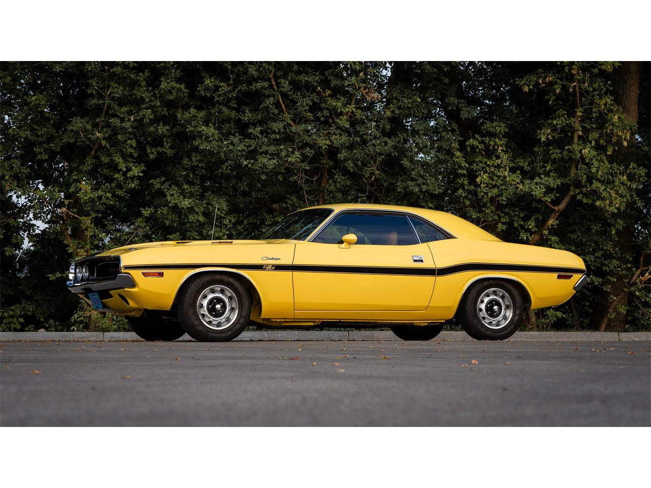 Dodge-Challenger-1970-High-Impact-Yellow-Saddle-Tan-16