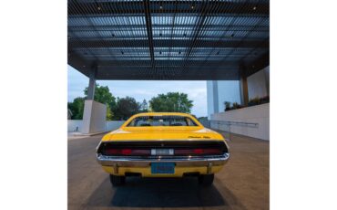 Dodge-Challenger-1970-High-Impact-Yellow-Saddle-Tan-17