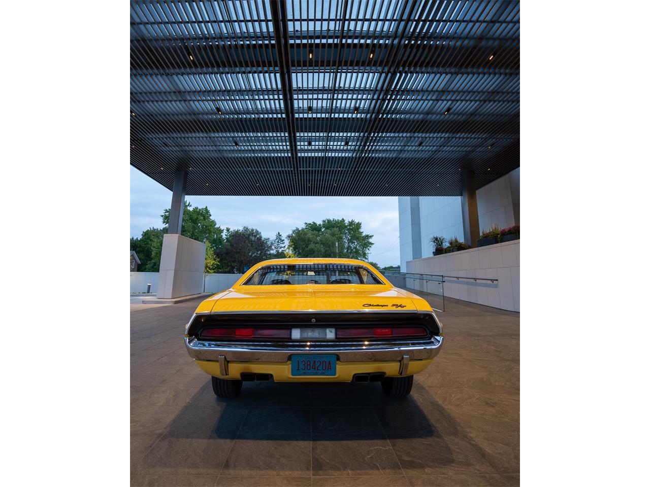 Dodge-Challenger-1970-High-Impact-Yellow-Saddle-Tan-17