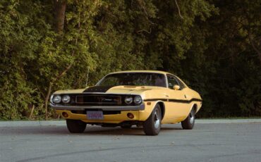 Dodge-Challenger-1970-High-Impact-Yellow-Saddle-Tan-4