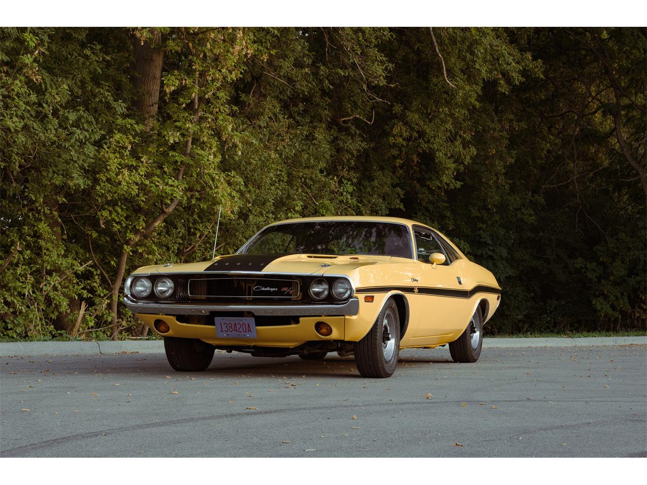 Dodge-Challenger-1970-High-Impact-Yellow-Saddle-Tan-4