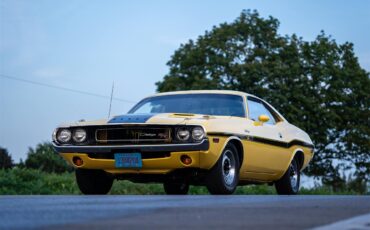 Dodge-Challenger-1970-High-Impact-Yellow-Saddle-Tan-8