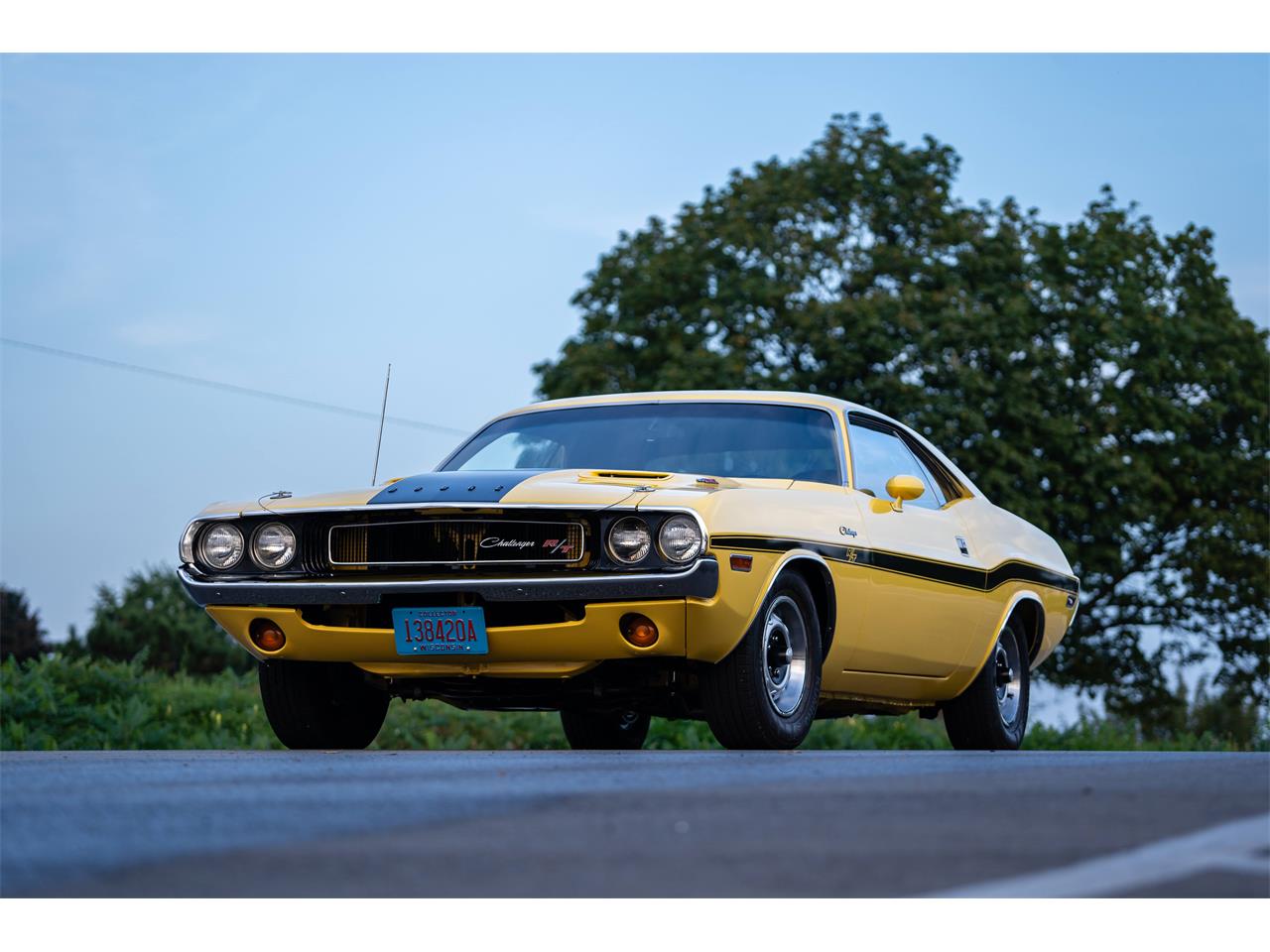 Dodge-Challenger-1970-High-Impact-Yellow-Saddle-Tan-8
