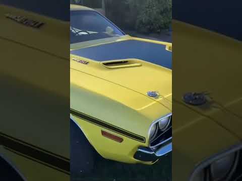 Dodge-Challenger-1970-High-Impact-Yellow-Saddle-Tan