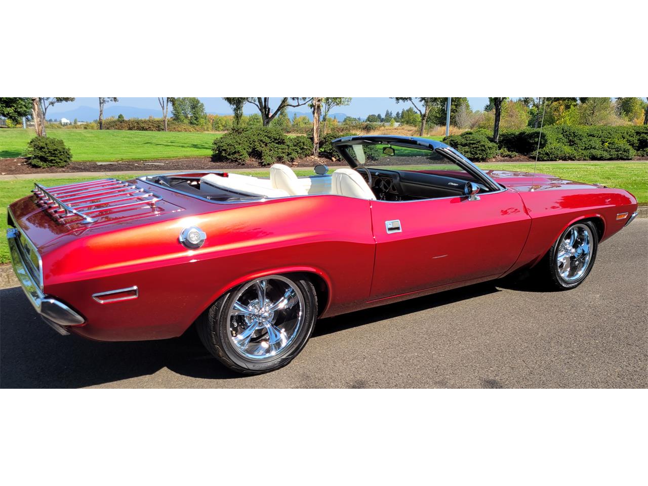 Dodge-Challenger-1970-Viper-Stryker-Red-White-Leather-11