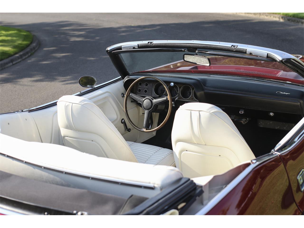 Dodge-Challenger-1970-Viper-Stryker-Red-White-Leather-14