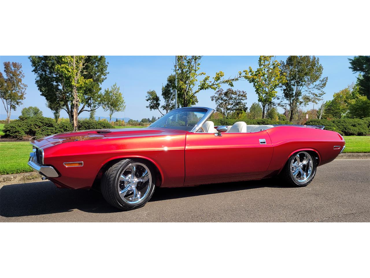 Dodge-Challenger-1970-Viper-Stryker-Red-White-Leather-9