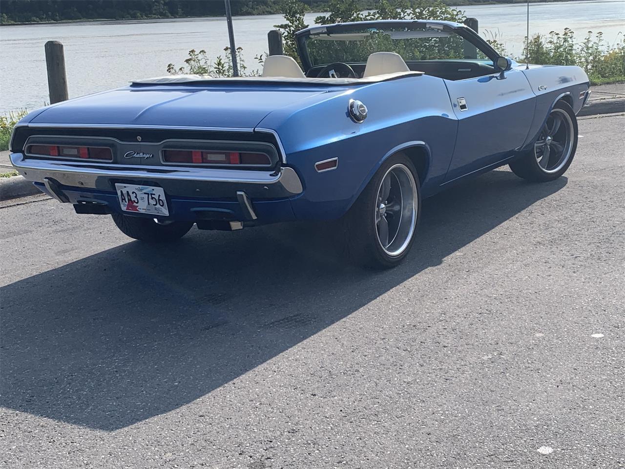 Dodge-Challenger-1971-Blue-White-2