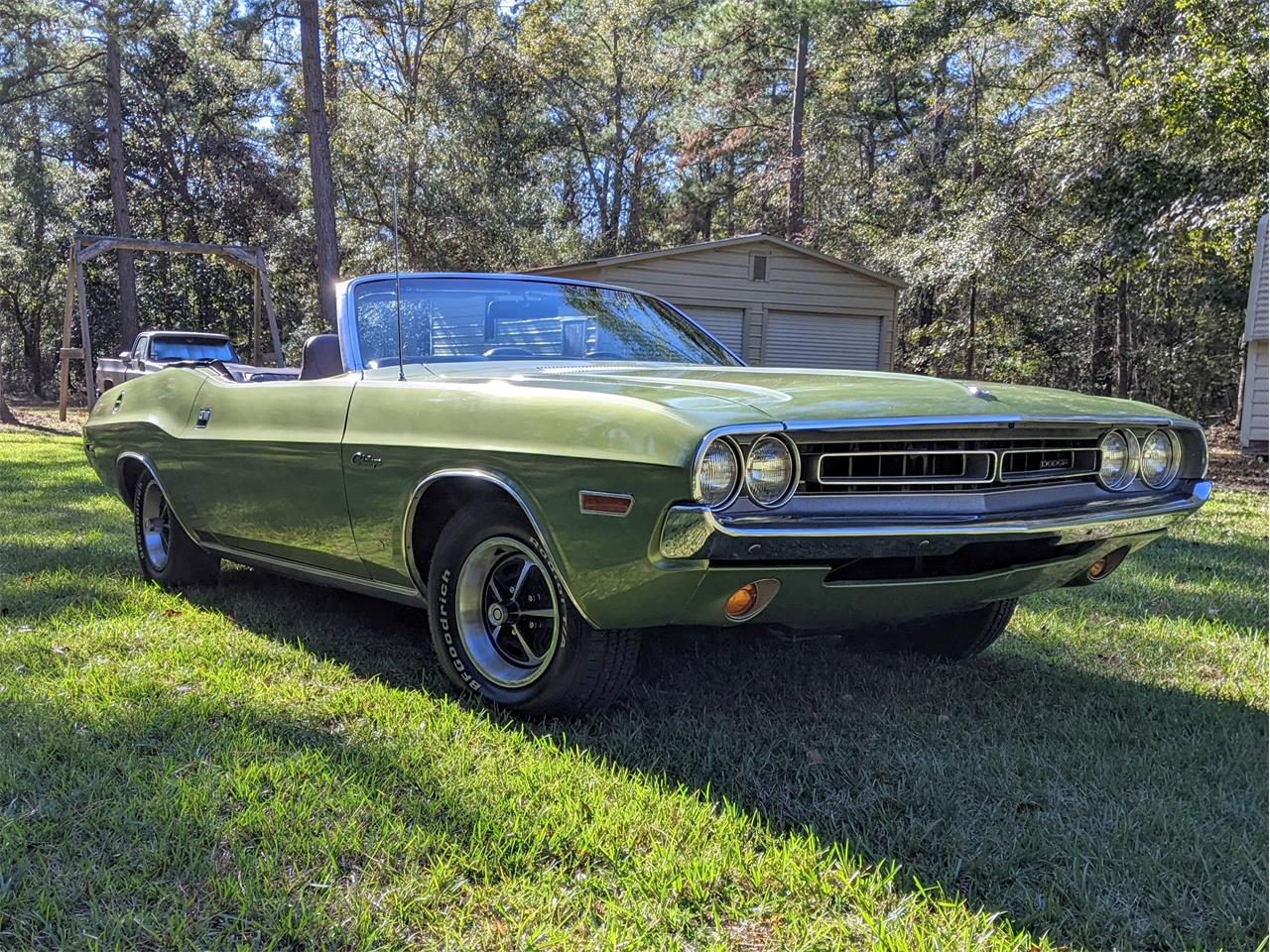 Dodge-Challenger-1971-Metallic-Green-Brown-2